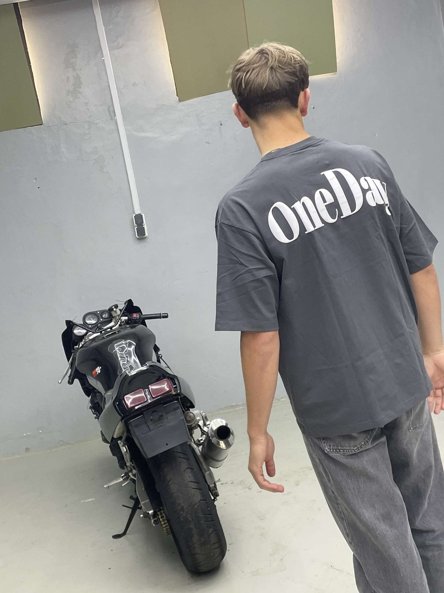 ORIGINAL ONEDAY TEE. GREY
