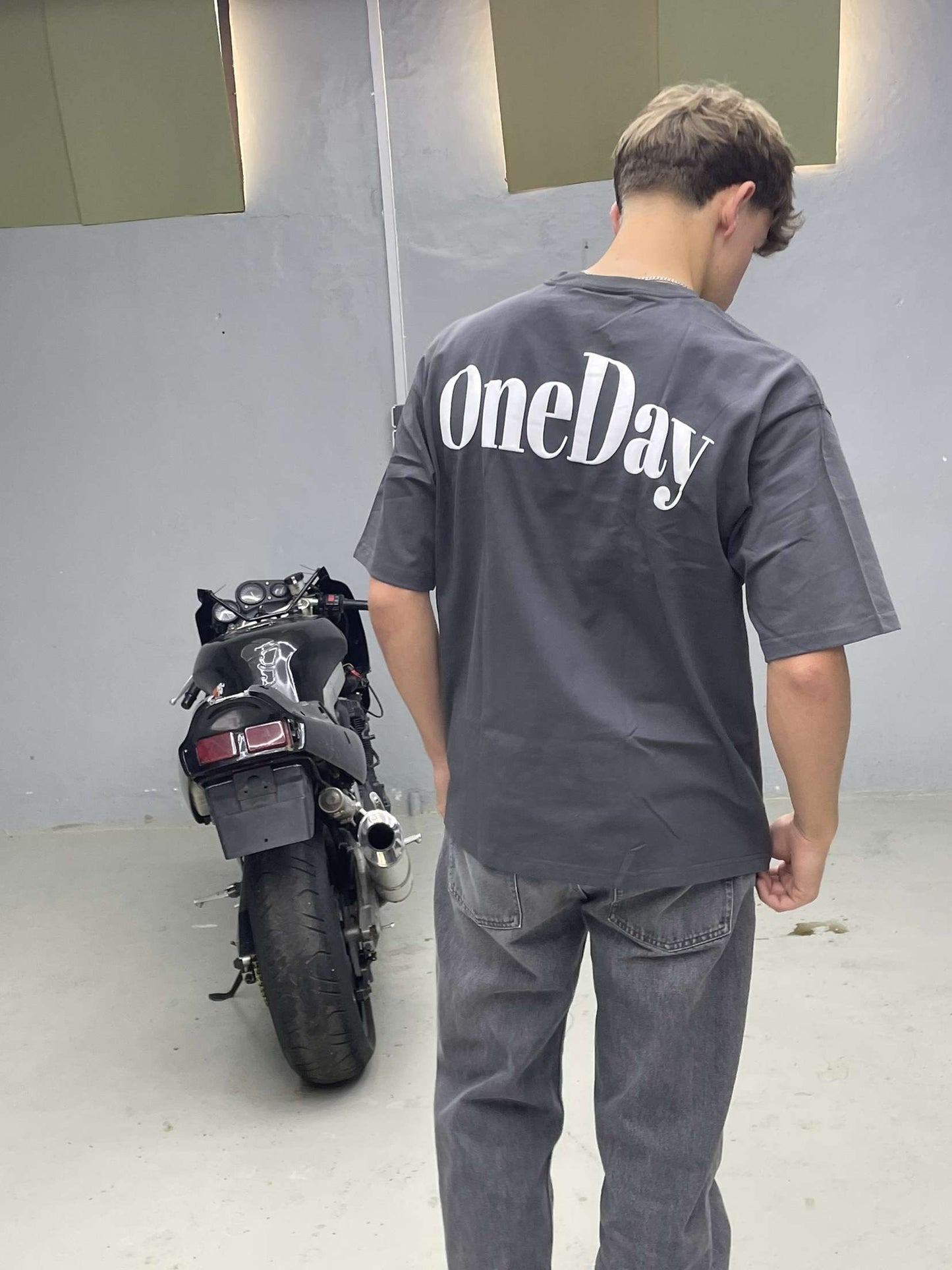ORIGINAL ONEDAY TEE. GREY